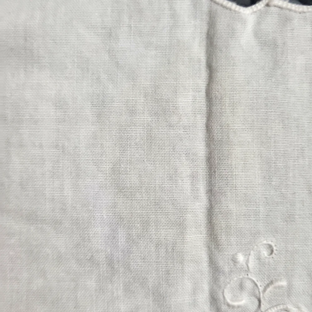 Vintage white table runner with 3 cloth napkins 100% cotton
